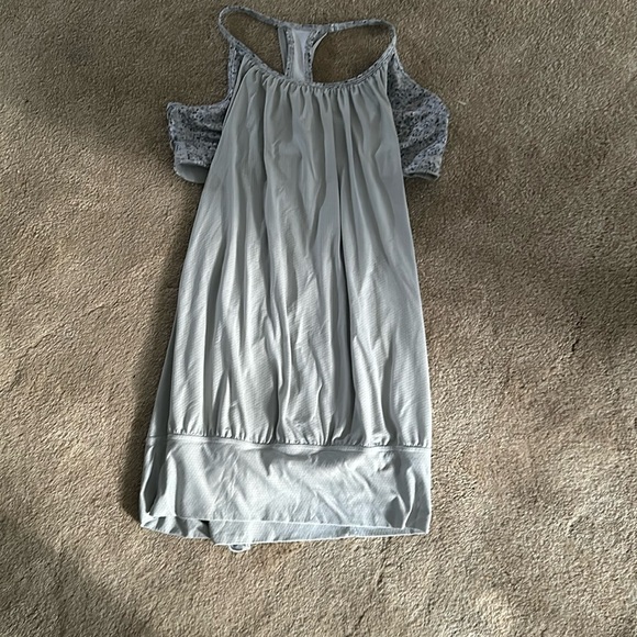 Lululemon gray racer back tank with built in bra size 10 - Picture 1 of 4